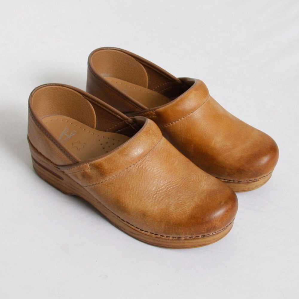 Dansko Burnished Tan Leather Distressed Clogs 39